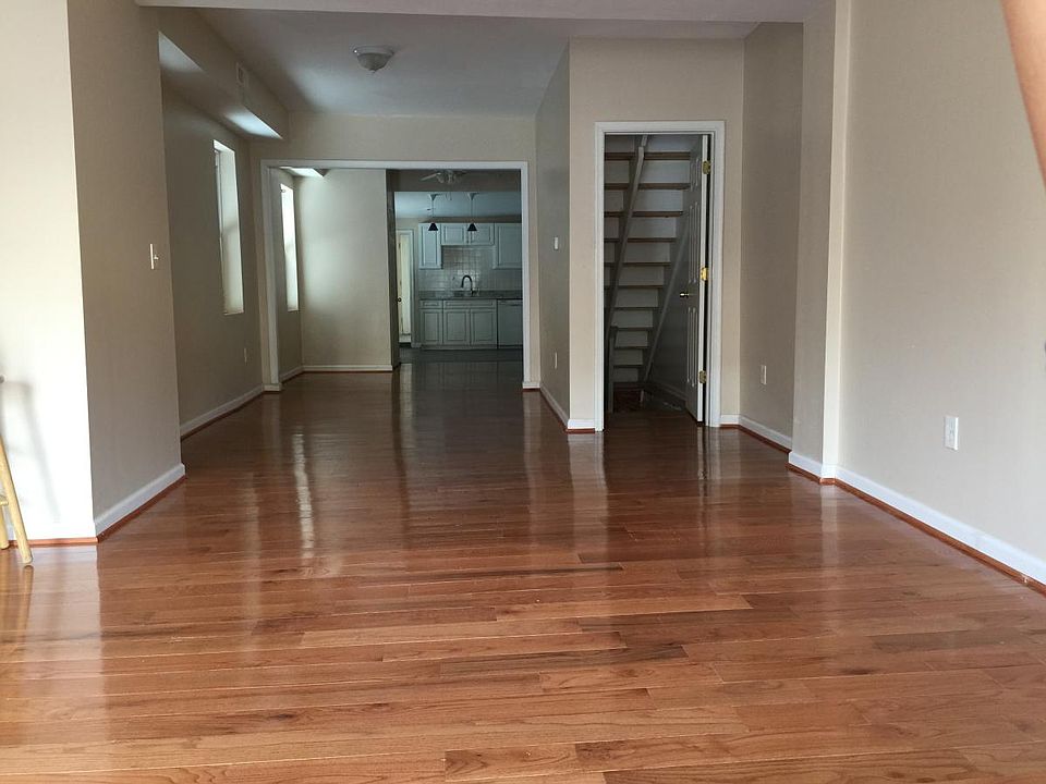 1st image of 532 E Girard Ave
