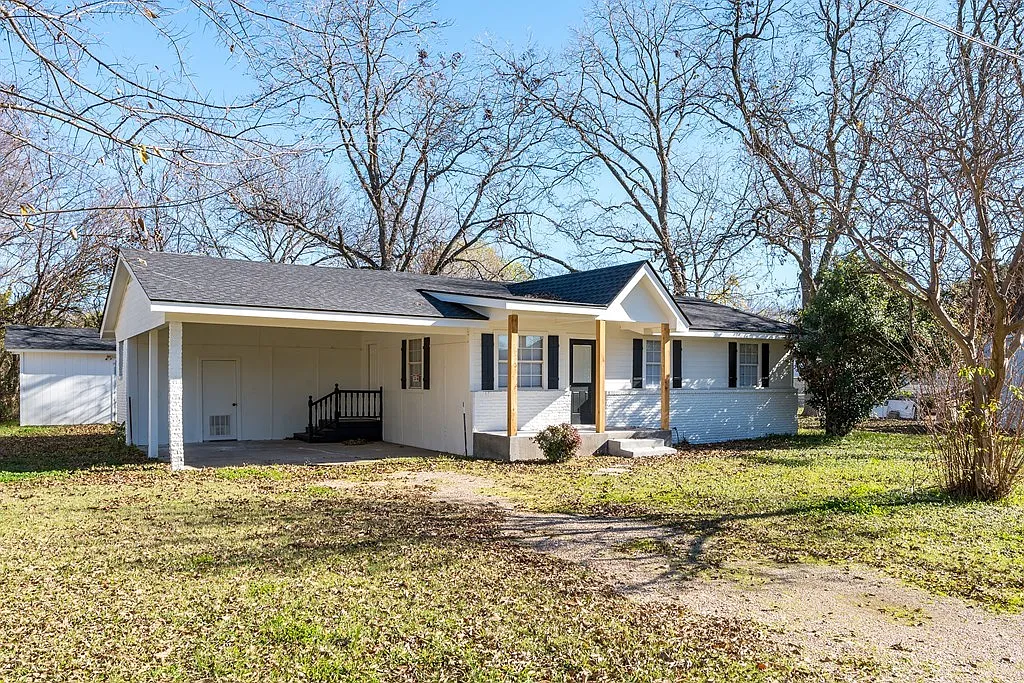 3 bed, 2.0 bath, 1202 sqft, $1,699 — Photo 3