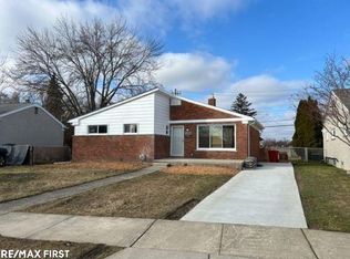 28631 Jahns Dr, Roseville, MI 48066