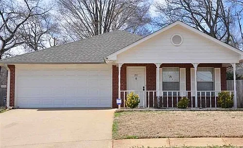 211 Willowbrook Ln Photo 1