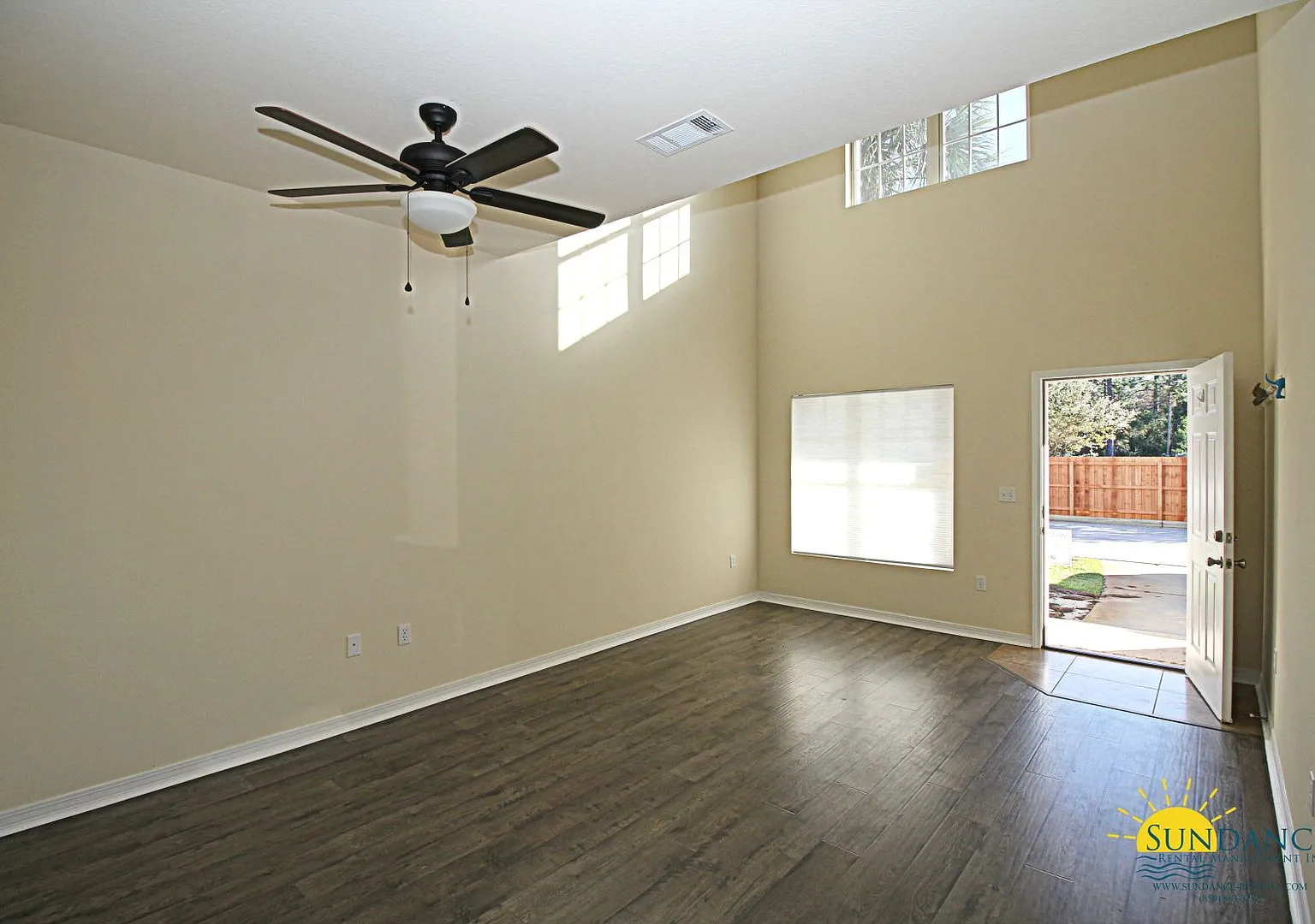 Beautiful 3 Bedroom Townhouse Near Hurlburt Field! — Photo 2