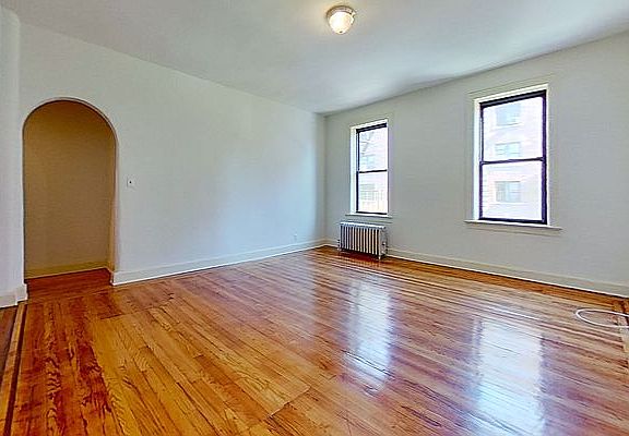 3rd image of 45-36 39th Pl #B6
