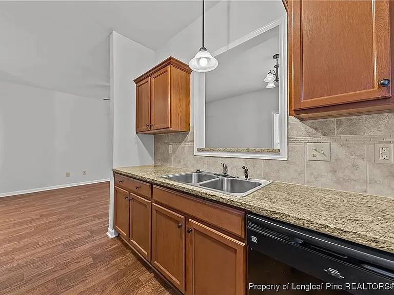 125 Burgess Ln — Photo 7