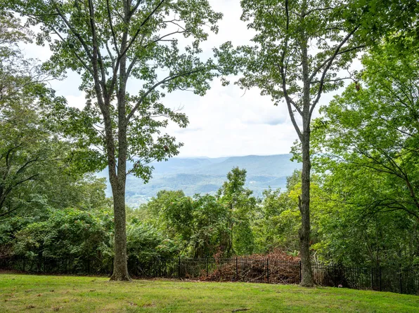 504 Frontier Bluff Rd, Lookout Mountain, GA 30750