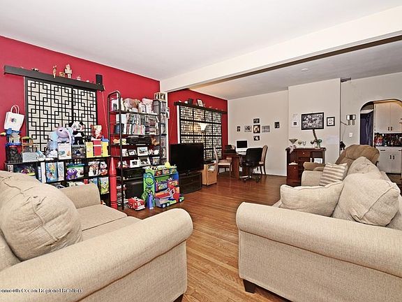 4th image of 230 Chelsea Ave