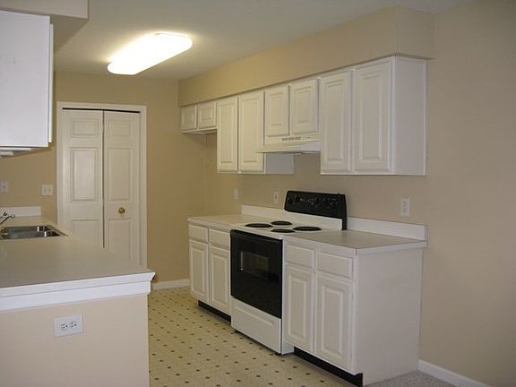 5th image of 22561 Lenox Dr