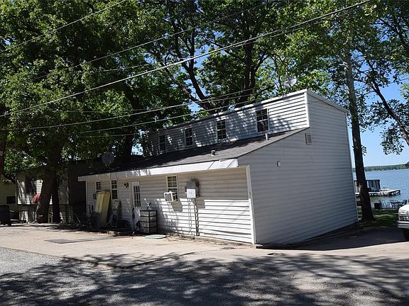 2nd image of 418 W Lake Dr