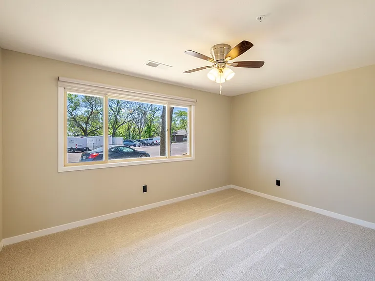 Woodland Hills Townhomes Comfortable & Convenient Living in Sioux City! — Photo 13