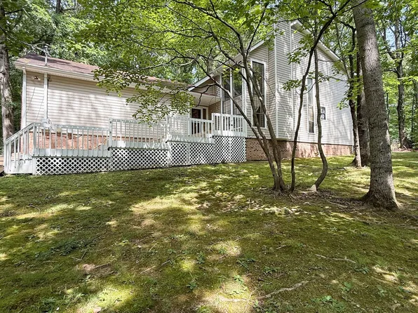 1209 Hardwood Trl, Burns, TN 37029