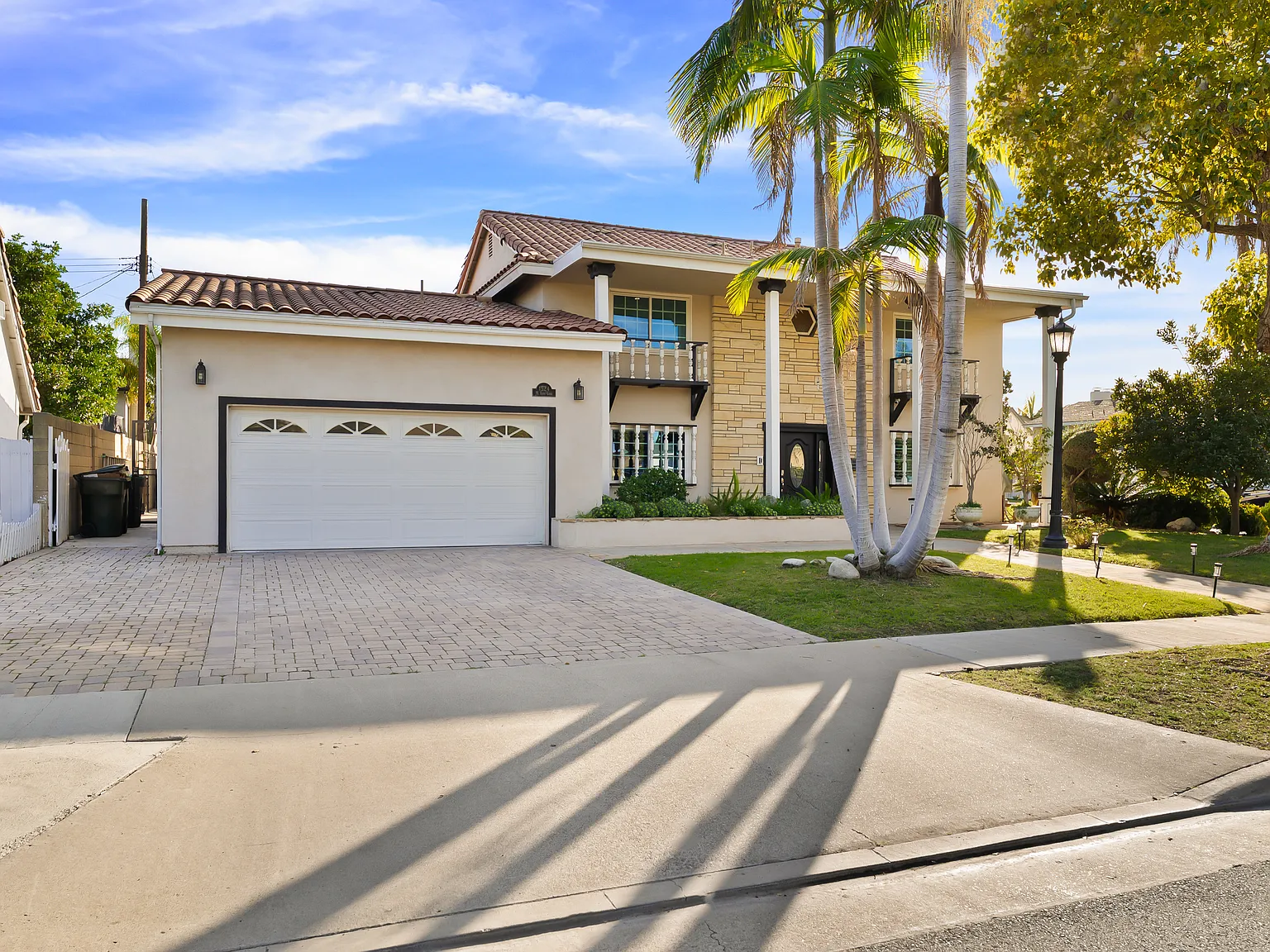 5 bed, 3.5 bath, 3300 sqft, $9,500 — Photo 2
