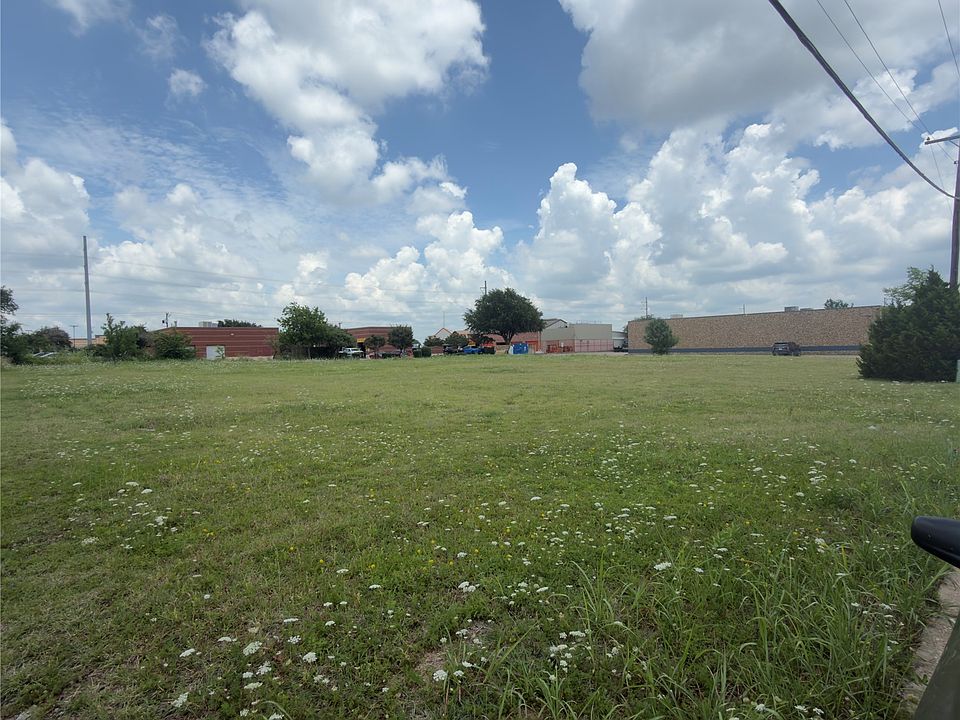 2nd image of 3905 Industrial St