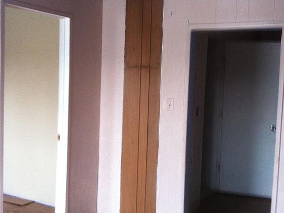 3rd image of 1128 W Houston Ave