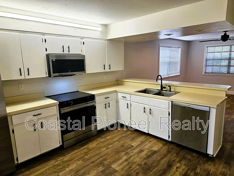1003 Willow Pond Dr — Photo 9