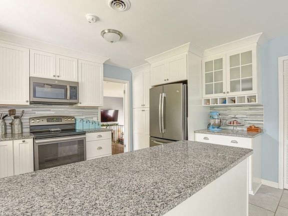 4th image of 2654 Wessex Rd