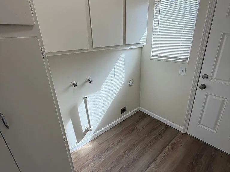 1409 Roberts Ave — Photo 2