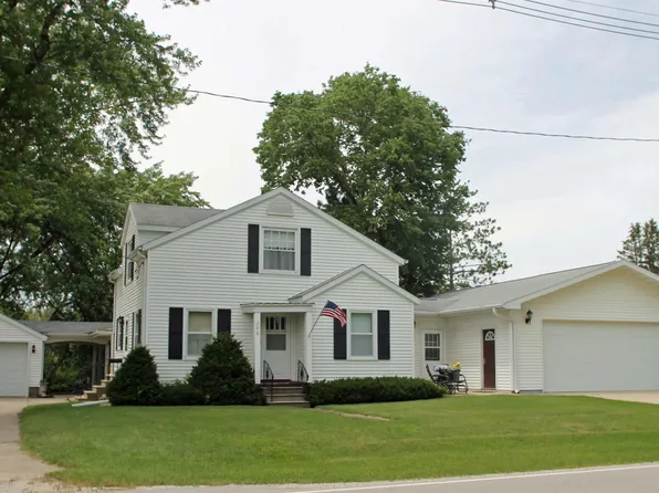 206 1st Ave, Belle Plaine, IA 50631