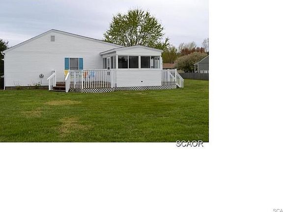 3rd image of 36207 Helen Ln
