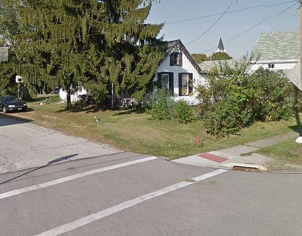 2nd image of 40 Main St