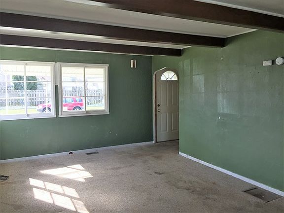 2nd image of 872 Congress St