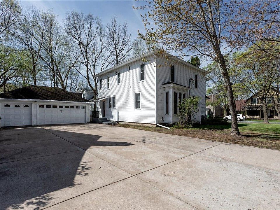 1st image of 1104 7th St E