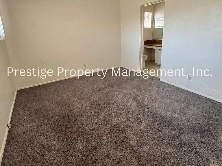 825 E Copper St — Photo 12