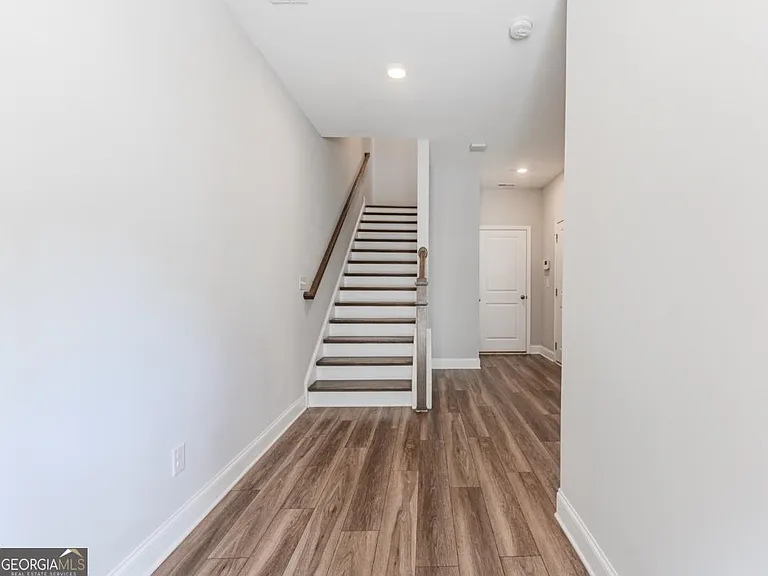 5051 Pinckney Ln — Photo 3