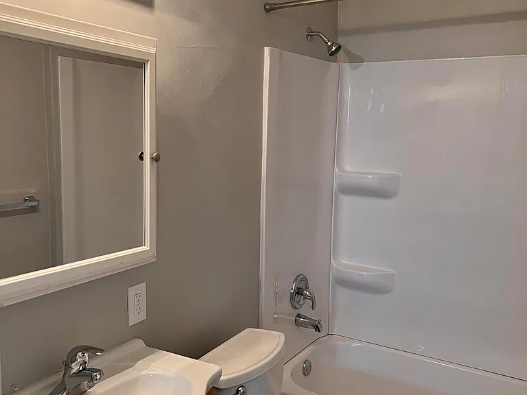1343 Houseman Ave NE — Photo 9