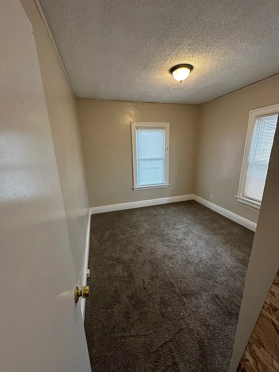 Photo 2 of 7 - 13233 Santa Rosa Dr #2 - Detroit, MI Building Photo - 13233 Santa Rosa Dr #2