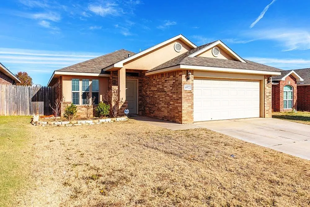 3 bed, 1449 sqft, $1,600 — Photo 1