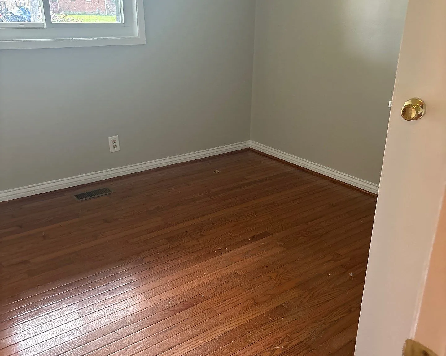 Narcissus Drive 4209 - 1 — Photo 2