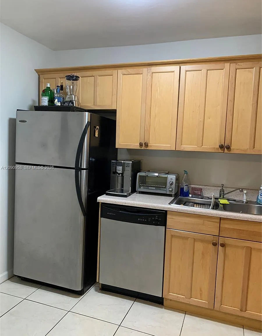 Gold Coast Condo — Photo 4