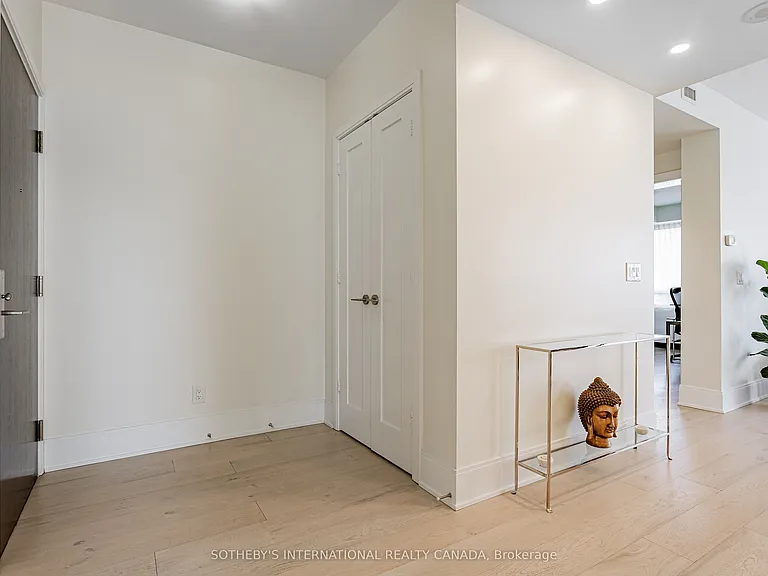 70 Roehampton Ave #2014 — Photo 4
