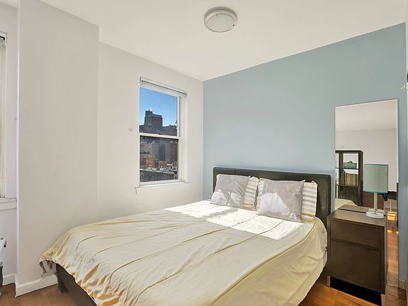 4th image of 201 E 37th St APT 8C