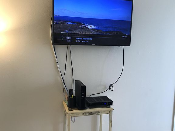 Smart TV, cable, and Wifi