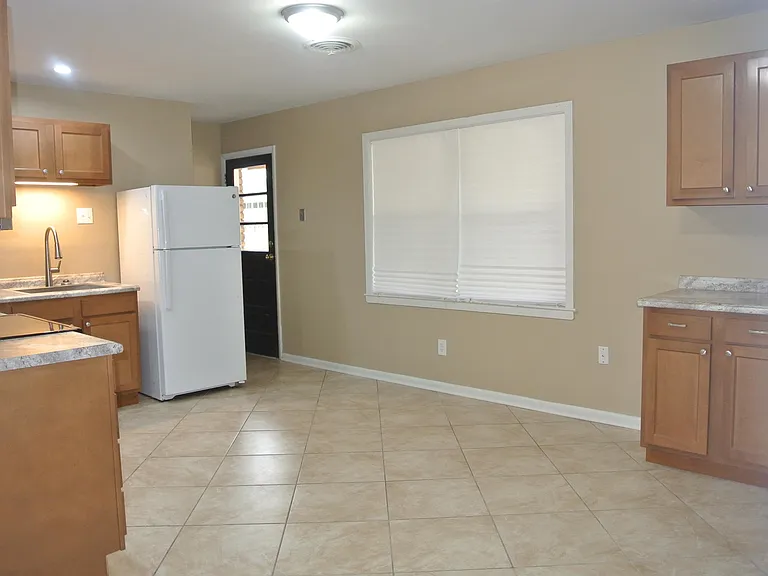 426 Cardinal Dr — Photo 6