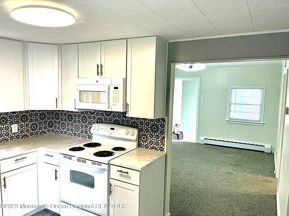 4th image of 1525 Caroline Ln
