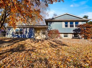 642 Omega Dr, Crown Point, IN 46307