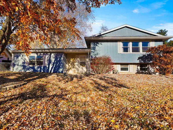 642 Omega Dr, Crown Point, IN 46307