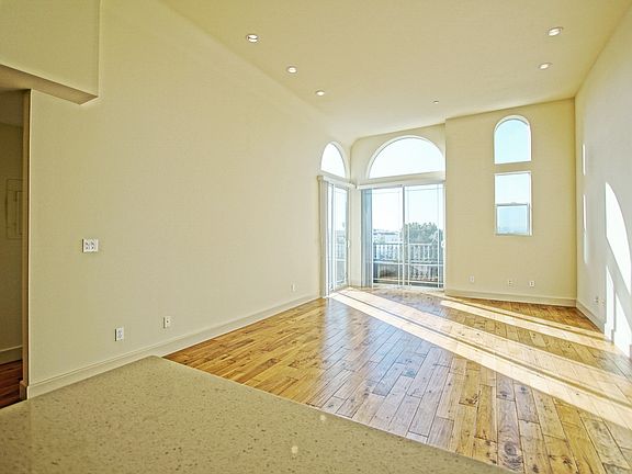 2nd image of 848 Irolo St APT 506