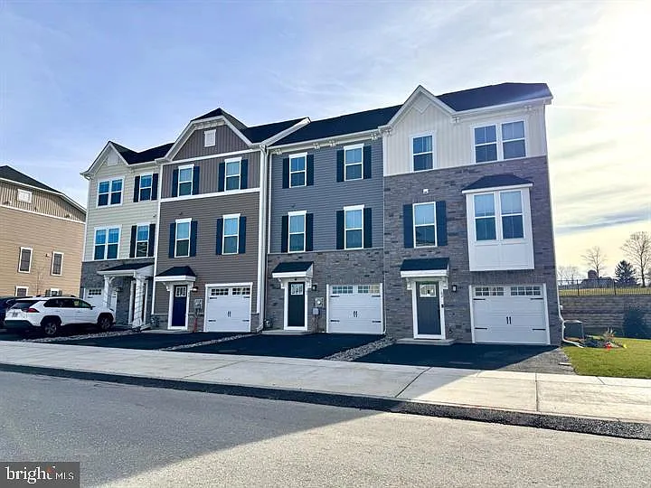 66 Glory Maple Ln — Photo 1