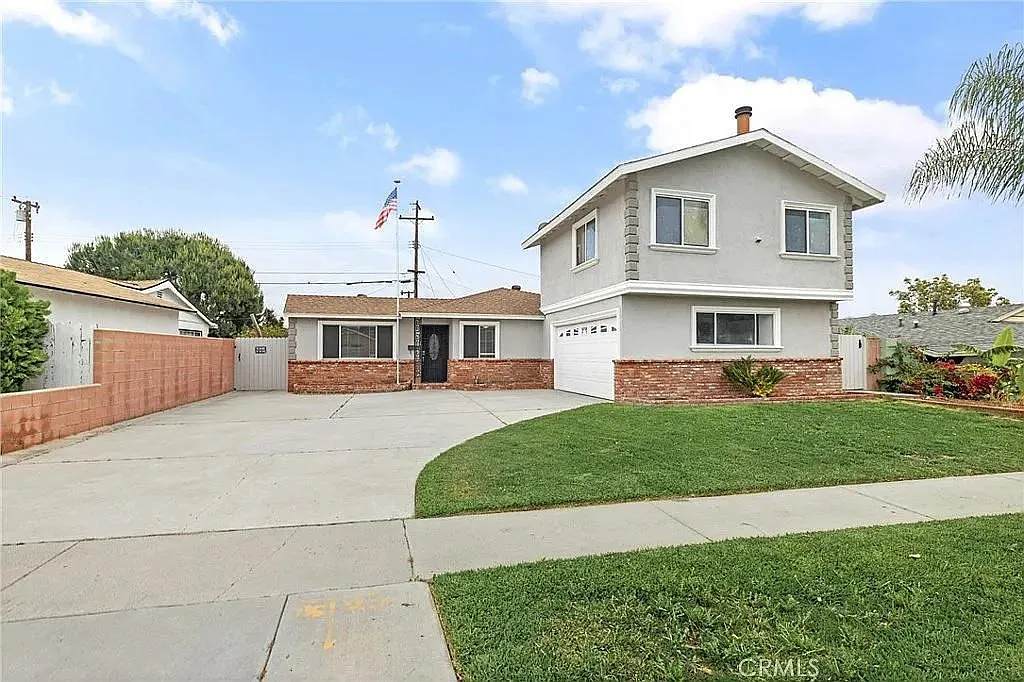 1 bed, 734 sqft, $2,200 — Photo 1