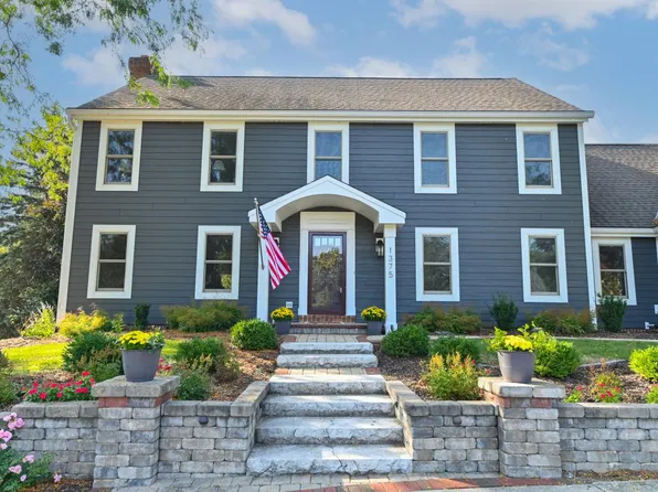 1375 Barrington Woods DRIVE, Brookfield, WI 53045