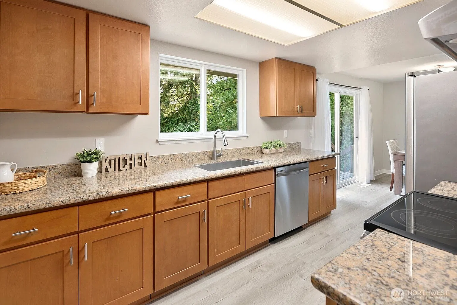 3 bed, 2080 sqft, $3,750 — Photo 3