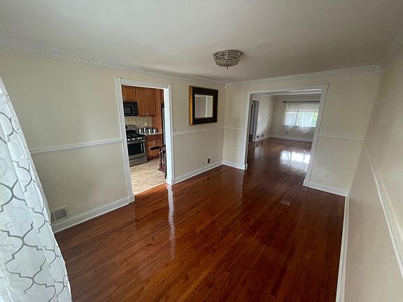 3rd image of 900 E 220th St Floor 1