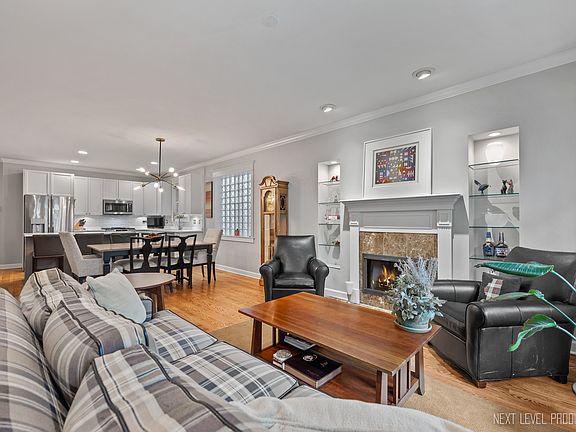 5th image of 834 W Buckingham Pl APT 1E