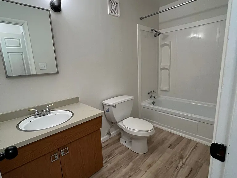 516 W Mulberry St — Photo 6