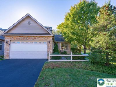 3175 Village Dr, Center Valley, PA, 18034