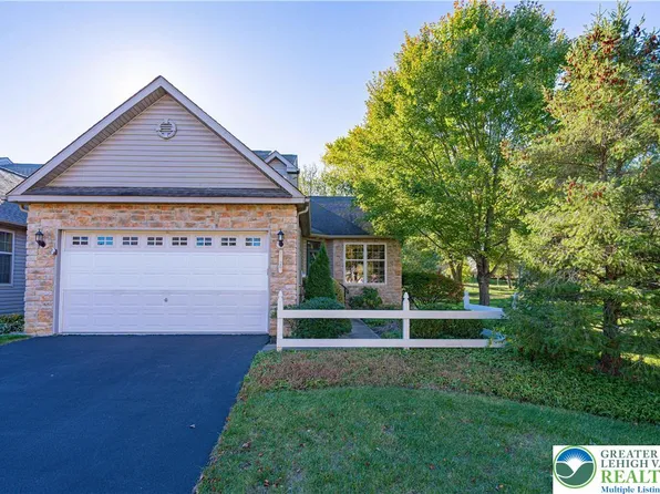 3175 Village Dr, Center Valley, PA 18034
