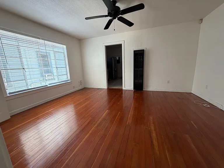 2427 J St — Photo 10