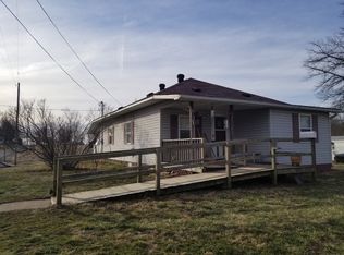 511 S Maple St, Roodhouse, IL 62082